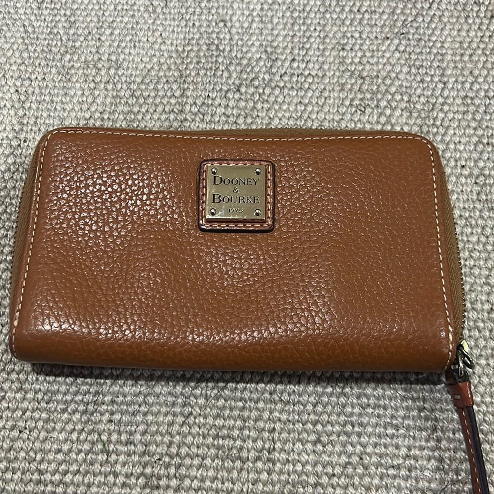 Dooney & Bourke Pebble Grain Large Wallet